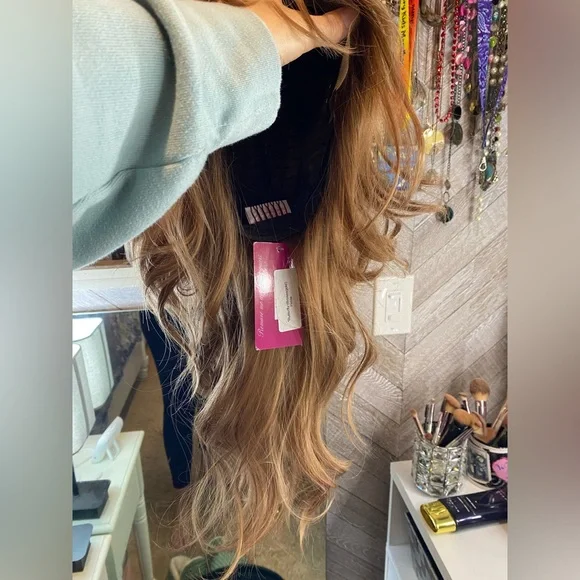 Chelsey Smith Cosmetics Butterfly Brosegold - Picture 7 of 8